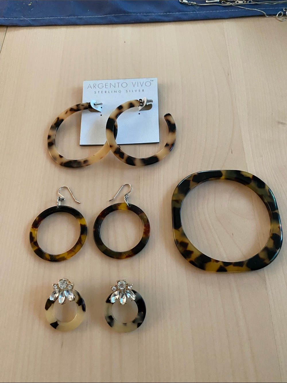 Lot of 4 faux tortoise pieces of jewelry